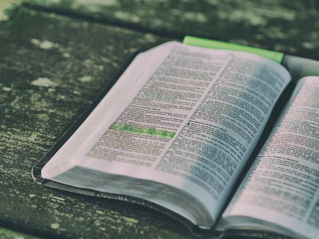 Large Print Bible Apps and E-readers: Bringing‍ Accessibility to the Digital Age