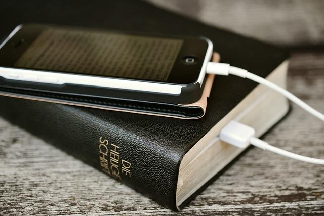 Bibles for Evangelism: Sharing the Good News with Boldness 7 Utilizing Digital Bibles for Versatile Evangelism Outreach