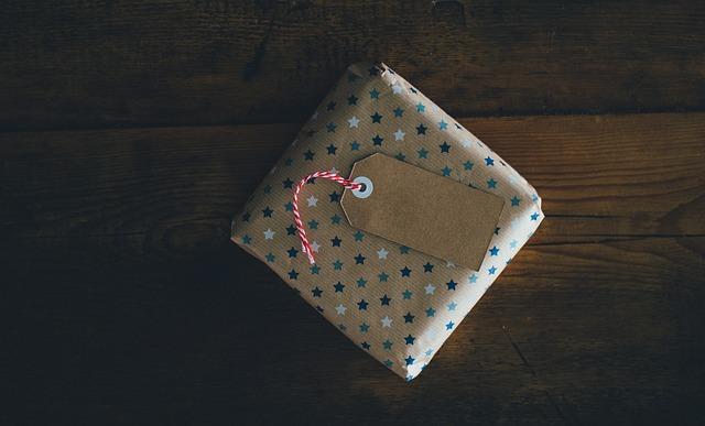 24 Verses for Advent: Discover Inspirational Scriptures for Every Day! 5 Reflecting on the Gift of God's Love